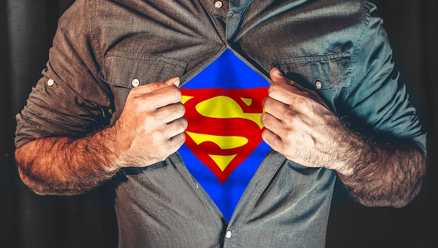 superhrdina a košile